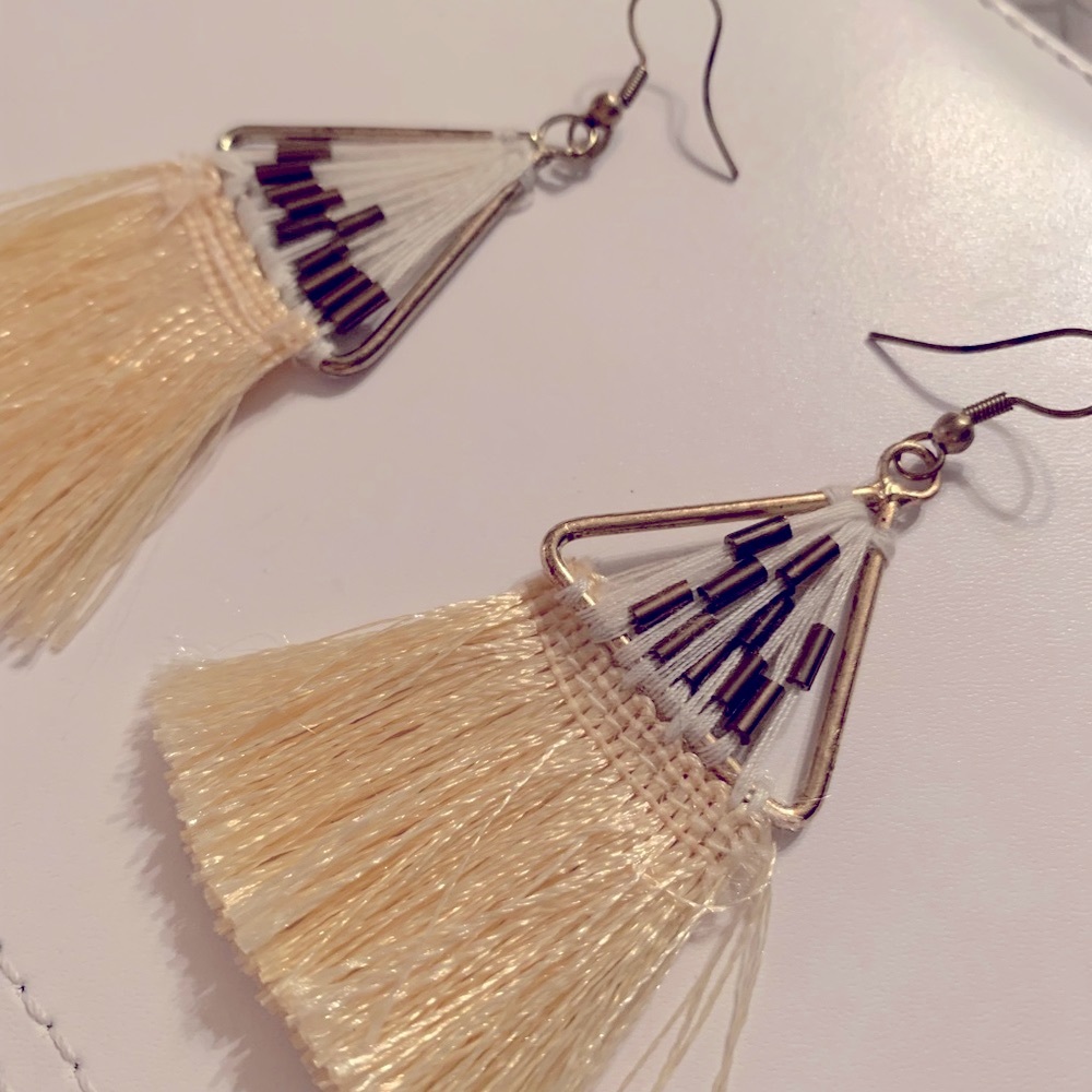 Pastel yellow tassel hand beaded dangle earring - Picture 1 of 4